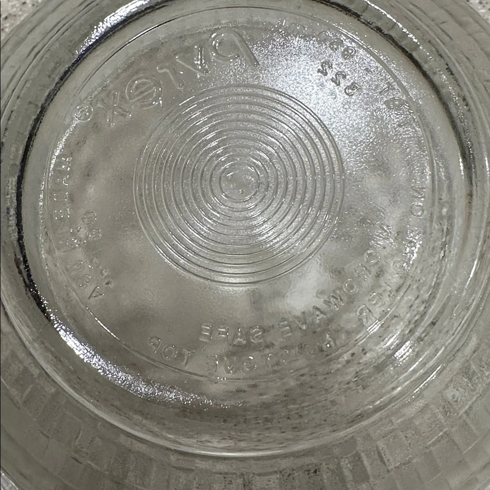 RARE Vintage Basket Weave Pyrex 1 Qt Bowl baking/mixing/ storage